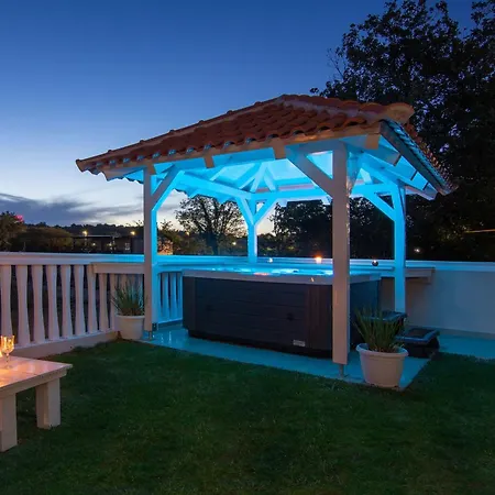 Daire Mit Jacuzzi- Garten Und Parkplatz By Interhome *