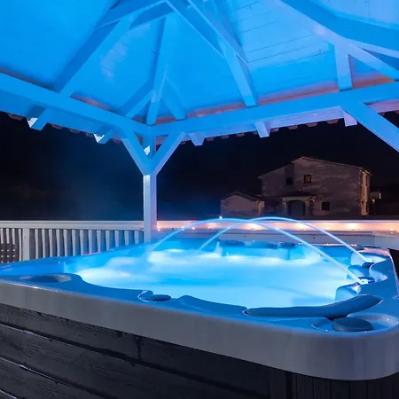 Mit Jacuzzi- Garten Und Parkplatz By Interhome * Ližnjan
