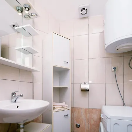 Mit Jacuzzi- Garten Und Parkplatz By Interhome Daire Ližnjan