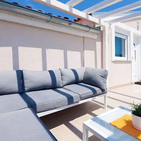 Mit Jacuzzi- Garten Und Parkplatz By Interhome * Ližnjan
