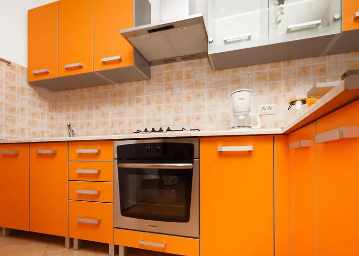 Mit Jacuzzi- Garten Und Parkplatz By Interhome *