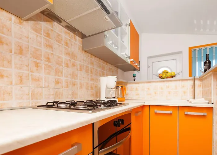 Apartamento Mit Jacuzzi- Garten Und Parkplatz By Interhome