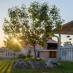 アパート Mit Jacuzzi- Garten Und Parkplatz By Interhome