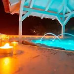 Mit Jacuzzi- Garten Und Parkplatz By Interhome アパート
