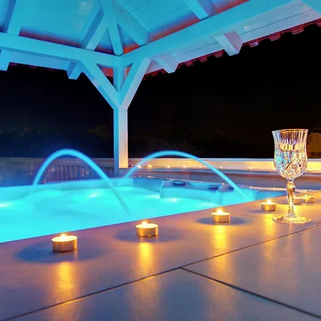 Tena Orange Mit Parkplatz- Terrasse Und Bbq By Interhome Ližnjan