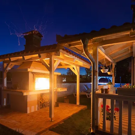 Tena Orange Mit Parkplatz- Terrasse Und Bbq By Interhome Apartament