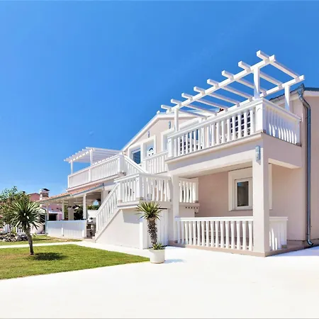Lägenhet Tena Orange Mit Parkplatz- Terrasse Und Bbq By Interhome *