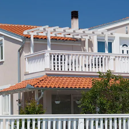 Tena Orange Mit Parkplatz- Terrasse Und Bbq By Interhome Lejlighed Ližnjan