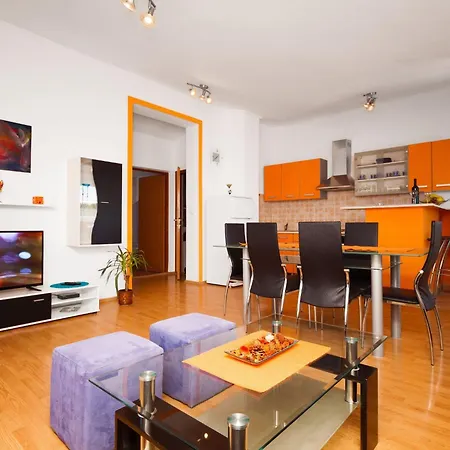 Tena Orange Mit Parkplatz- Terrasse Und Bbq By Interhome Lägenhet