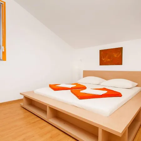 Apartmán Mit Jacuzzi- Garten Und Parkplatz By Interhome *