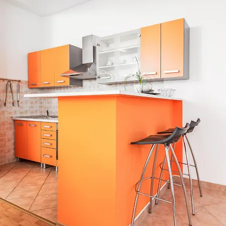 Apartament Tena Orange Mit Parkplatz- Terrasse Und Bbq By Interhome