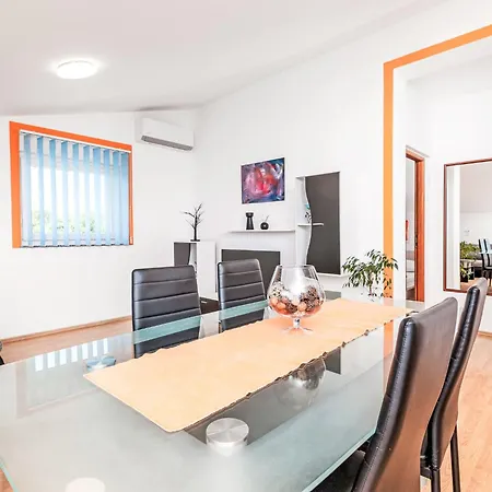 Apartament Tena Orange Mit Parkplatz- Terrasse Und Bbq By Interhome *