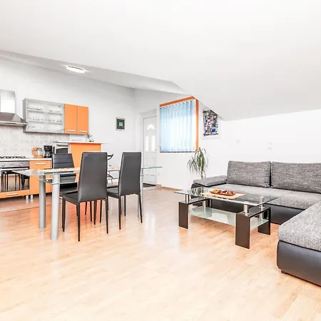 Apartament Tena Orange Mit Parkplatz- Terrasse Und Bbq By Interhome Ližnjan