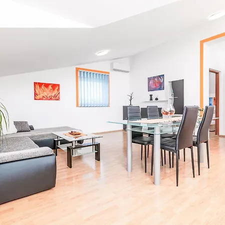 Tena Orange Mit Parkplatz- Terrasse Und Bbq By Interhome Apartament Ližnjan