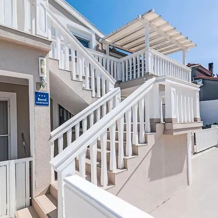 Tena Orange Mit Parkplatz- Terrasse Und Bbq By Interhome Apartament *