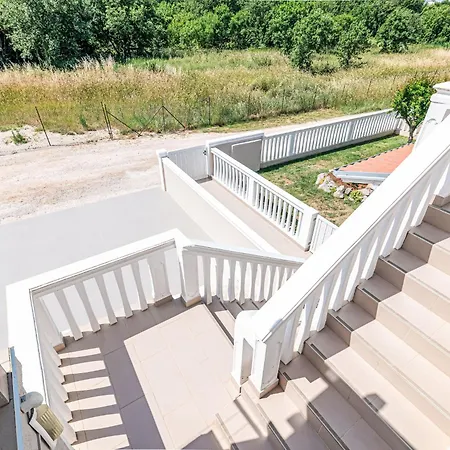 Apartament Tena Orange Mit Parkplatz- Terrasse Und Bbq By Interhome Ližnjan